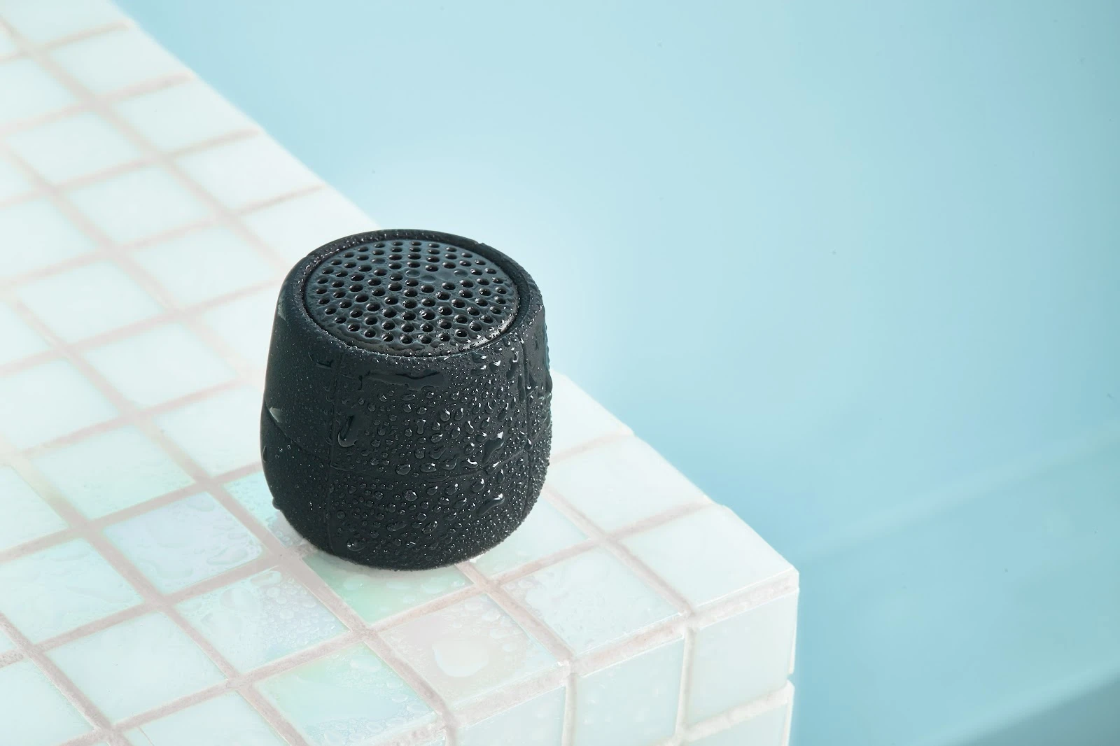 Lexon Mino X nešiojama kolonėlė Bluetooth juodos spalvos LA120N9 aprašymas - Prekės nuotrauka Lexon Mino X nešiojama kolonėlė Bluetooth juodos spalvos LA120N9 aprašymas - Prekės nuotrauka