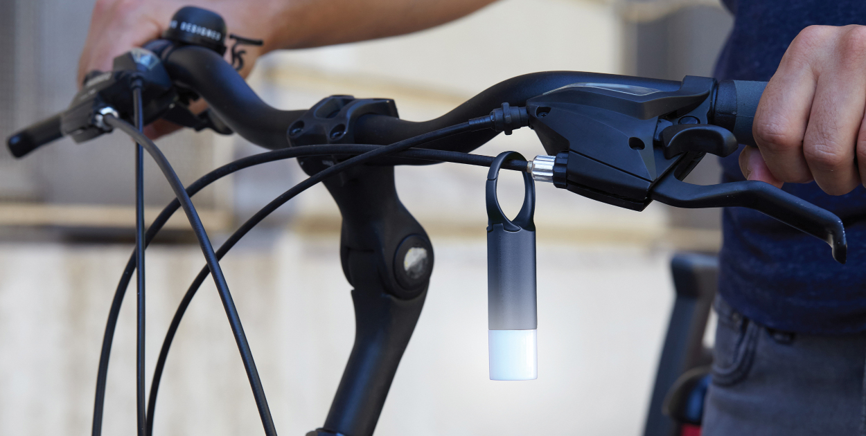 Lexon Nomaday Flash LED raktų pakabukas pilkas/tamsiai pilkas LL137X aprašymas - Prekės nuotrauka