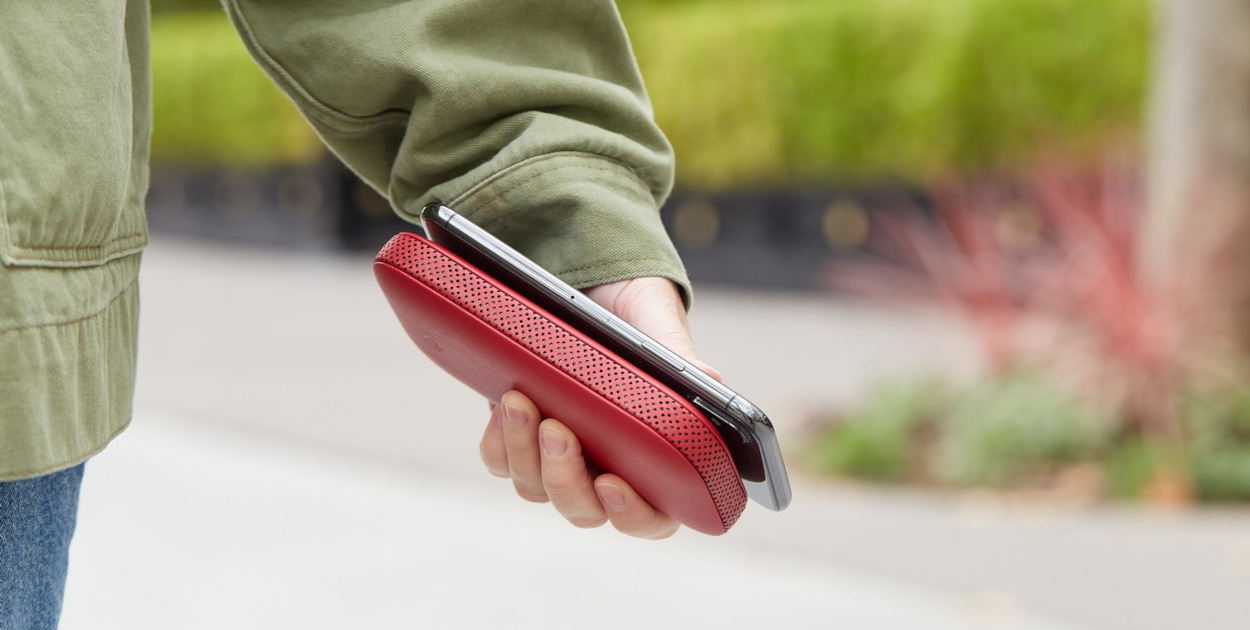 Lexon Powersound indukcinis išorinis akumuliatorius 5000 mAh su „Bluetooth“ garsiakalbiu, juodos spalvos LA128N aprašymas - Prekės nuotrauka