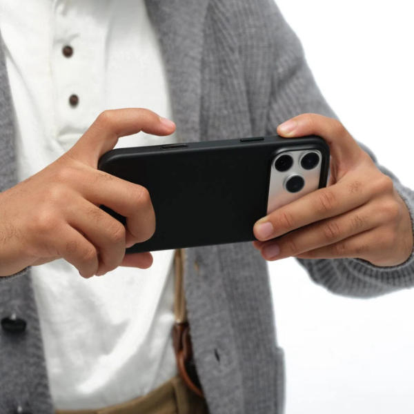 Moft Snap Movas MagSafe dėklas iPhone 17 Pro juodos spalvos aprašymas - Prekės nuotrauka