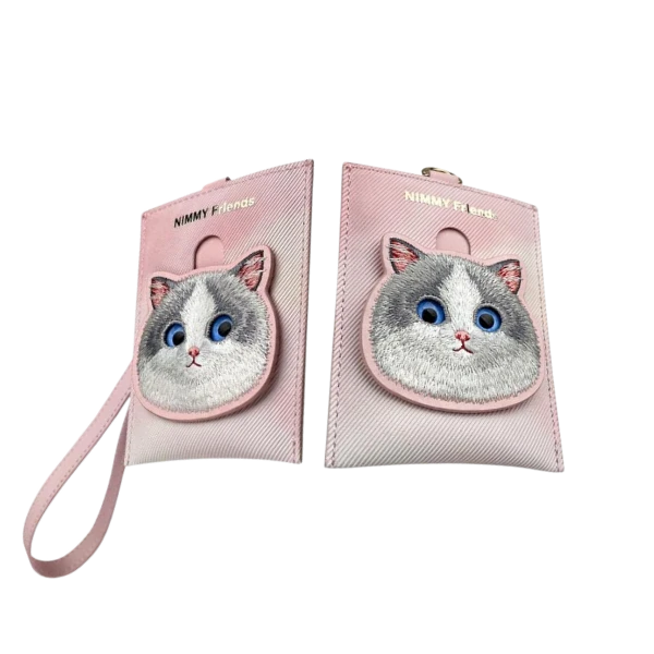 Nimmy kortelių dėklas rožinės spalvos Big Eyed Pet 2.0 Cat aprašymas - Prekės nuotrauka Nimmy kortelių dėklas rožinės spalvos Big Eyed Pet 2.0 Cat aprašymas - Prekės nuotrauka