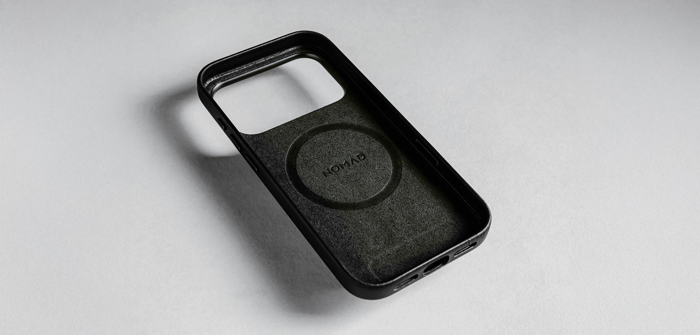 Burga Nomad Traditional Odinis dėklas, english tan – iPhone 18 Pro/17 Pro aprašymas - Prekės nuotrauka