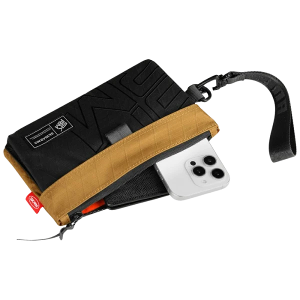 Dėklas Phone bag Skinarma Jager rudos spalvos aprašymas - Prekės nuotrauka Dėklas Phone bag Skinarma Jager rudos spalvos aprašymas - Prekės nuotrauka