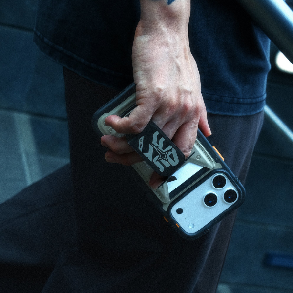 Dėklas Piniginė Skinarma Kado Aegis Magnetic Cardholder Grip Stand tamsiai mėlyna aprašymas - Prekės nuotrauka