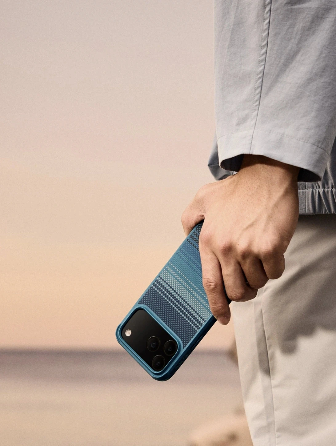 Dėklas Pitaka Aramid ProGuard Case Apple iPhone 17 Pro Max, moonrise aprašymas - Prekės nuotrauka Dėklas Pitaka Aramid ProGuard Case Apple iPhone 17 Pro Max, moonrise aprašymas - Prekės nuotrauka