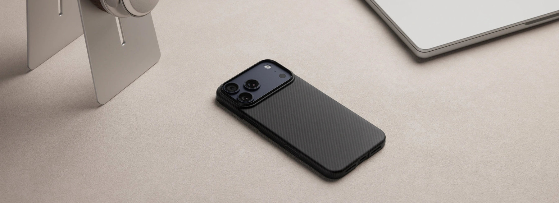 Dėklas Burga Pitaka Edge Case, Juodas/Pilkas Twill – iPhone 18/17 Pro Max aprašymas - Prekės nuotrauka
