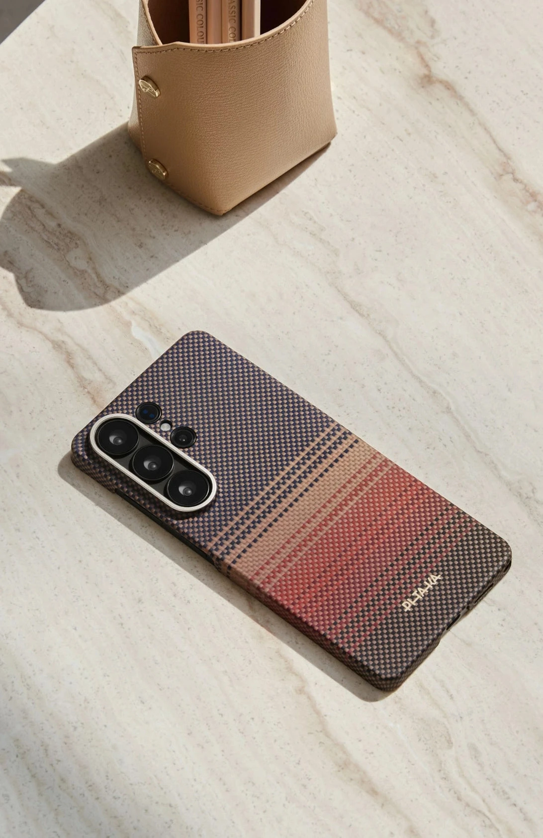 Dėklas Pitaka Edge Case Samsung Galaxy S26, sunset aprašymas - Prekės nuotrauka Dėklas Pitaka Edge Case Samsung Galaxy S26, sunset aprašymas - Prekės nuotrauka