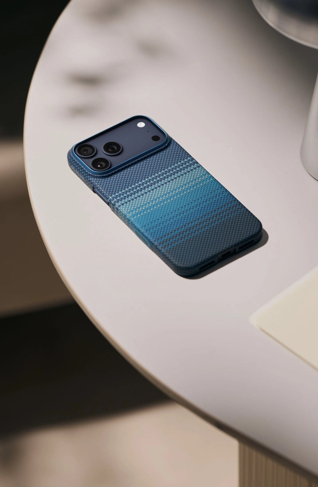 Burga Pitaka Edge dėklas, Moonrise 2.0 – iPhone 18/17 Pro aprašymas - Prekės nuotrauka