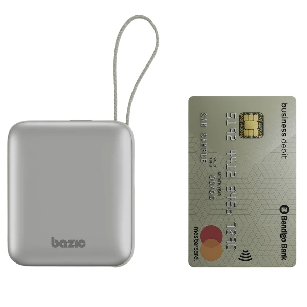Energea PowerBank 3in1 Bazic Fusion Mini 10000mAh kabelis USB-C/Lightning pilkos spalvos aprašymas - Prekės nuotrauka Energea PowerBank 3in1 Bazic Fusion Mini 10000mAh kabelis USB-C/Lightning pilkos spalvos aprašymas - Prekės nuotrauka