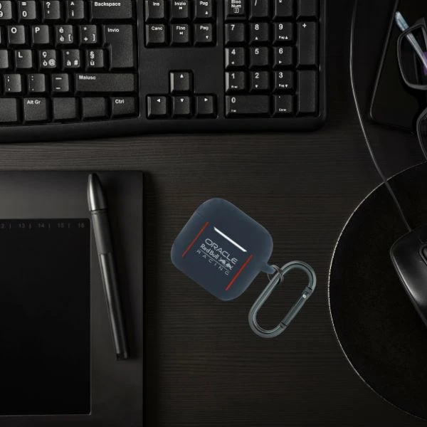 Dėklas Red Bull Raudona Bull Raudona Bull Silicone Logo & Lines AirPods 4 mėlynos spalvos aprašymas - Prekės nuotrauka