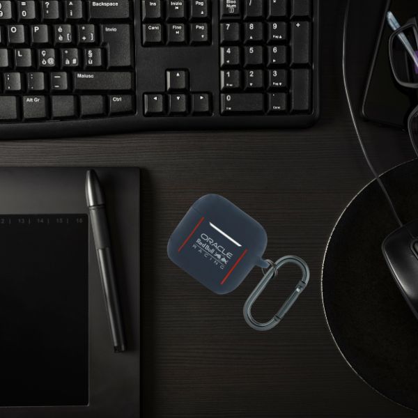 Red Bull Raudona Bull Raudona Bull silikoninis dėklas su logotipu ir linijomis, skirtas AirPods 4, mėlynos spalvos aprašymas - Prekės nuotrauka
