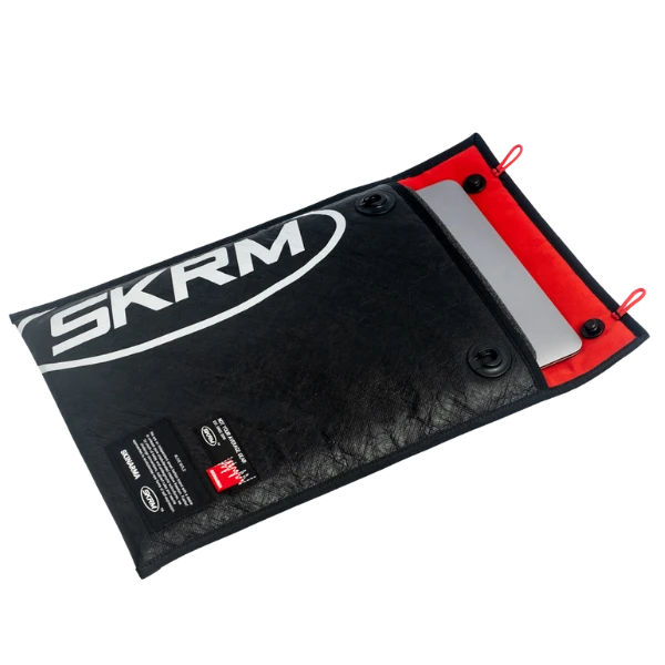 Skinarma Bag Comet laptop sleeve 14″ juodos spalvos aprašymas - Prekės nuotrauka