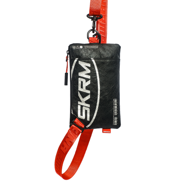 Skinarma Phone Bag Comet juodos spalvos aprašymas - Prekės nuotrauka Skinarma Phone Bag Comet juodos spalvos aprašymas - Prekės nuotrauka