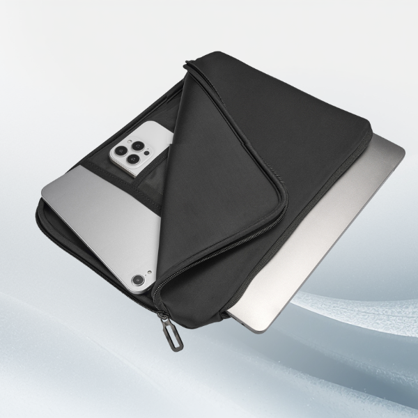 Tucano Colore Sleeve krepšys kompiuteriui 17“/18” for 17“/18” laptops juodos spalvos aprašymas - Prekės nuotrauka