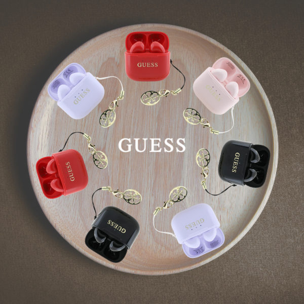 TWS ausinės Guess Glossy Effect Printed Classic Logo & Charm lavender aprašymas - Prekės nuotrauka