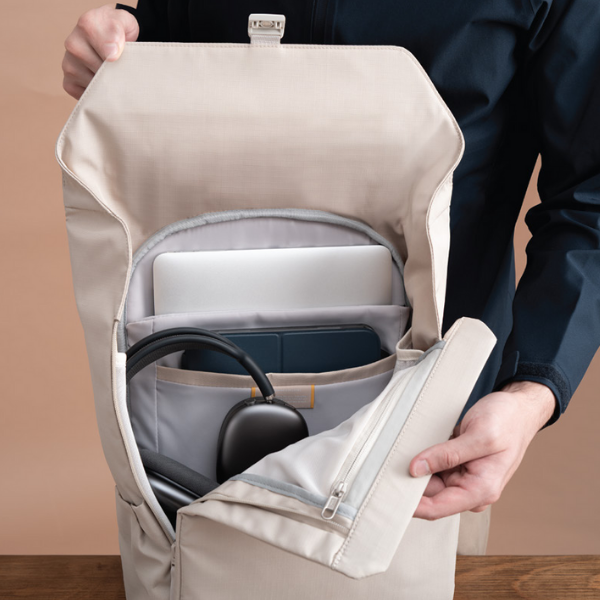 UNIQ Arden RPET 24L beige kuprinė aprašymas - Prekės nuotrauka