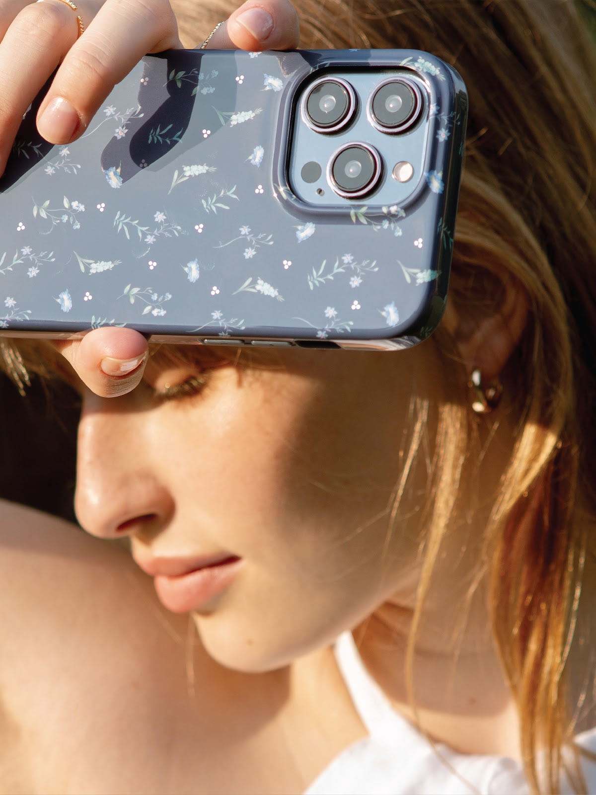 UNIQ Coehl Prairie iPhone 15 Pro Max 6.7″ tamsiai mėlynas levandų mėlynumo dėklas aprašymas - Prekės nuotrauka