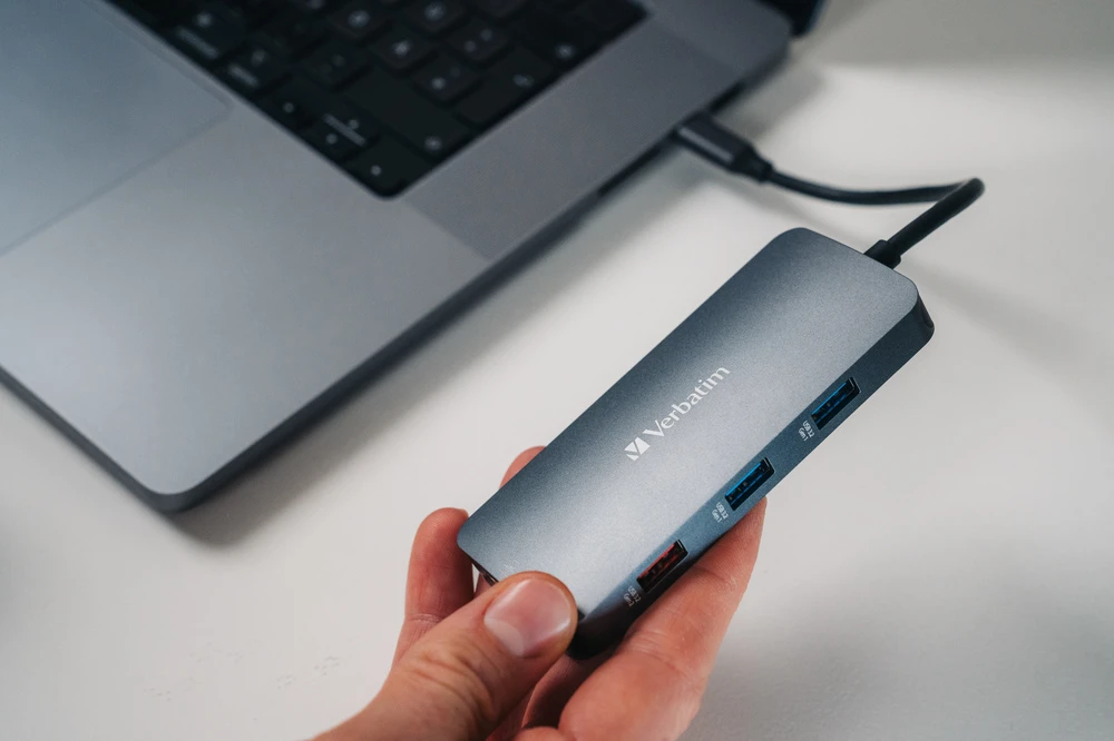 Verbatim Adapteris Hub USB-C - HDMI/ 3xUSB-A/SD/Micro SD/2xUSB-C/Eternet pilkos spalvos 32152 aprašymas - Prekės nuotrauka Verbatim Adapteris Hub USB-C - HDMI/ 3xUSB-A/SD/Micro SD/2xUSB-C/Eternet pilkos spalvos 32152 aprašymas - Prekės nuotrauka