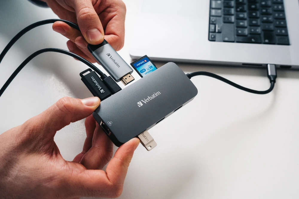 Verbatim Adapteris Hub USB-C - HDMI/ 3xUSB-A/SD/Micro SD/2xUSB-C/Eternet pilkos spalvos 32152 aprašymas - Prekės nuotrauka Verbatim Adapteris Hub USB-C - HDMI/ 3xUSB-A/SD/Micro SD/2xUSB-C/Eternet pilkos spalvos 32152 aprašymas - Prekės nuotrauka