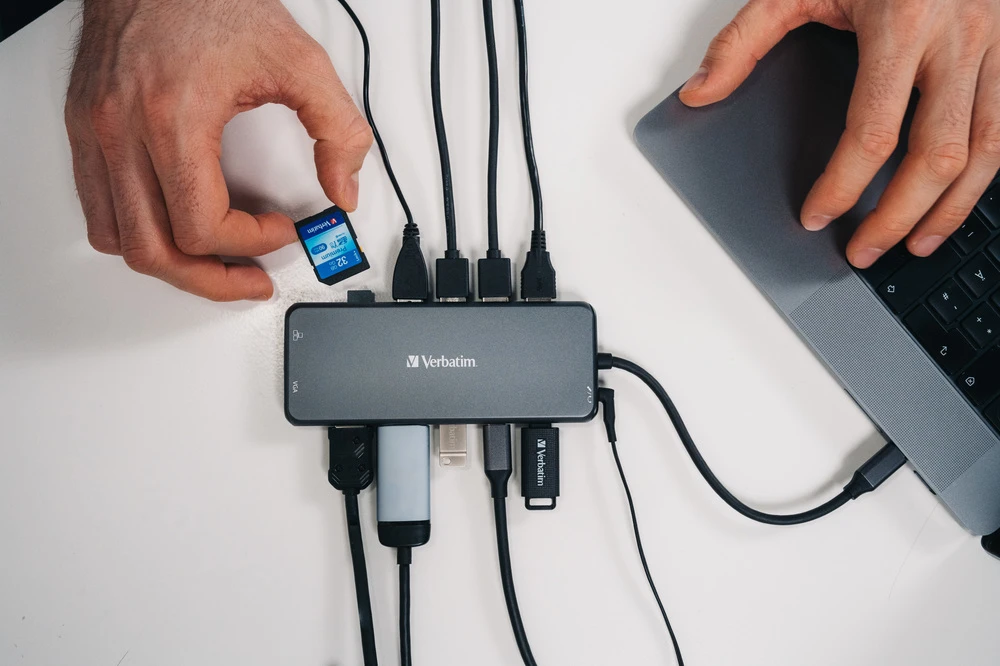 Verbatim Adapteris Hub USB-C - 2xHDMI/VGA/ Eternet/5xUSB-A/Jack 3.5mm/2xUSB-C/SD/Micro SD pilkos spalvos 32154 aprašymas - Prekės nuotrauka