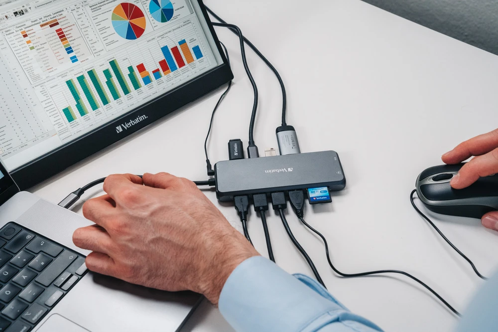 Verbatim Adapteris Hub USB-C - 2xHDMI/VGA/ Eternet/5xUSB-A/Jack 3.5mm/2xUSB-C/SD/Micro SD pilkos spalvos 32154 aprašymas - Prekės nuotrauka