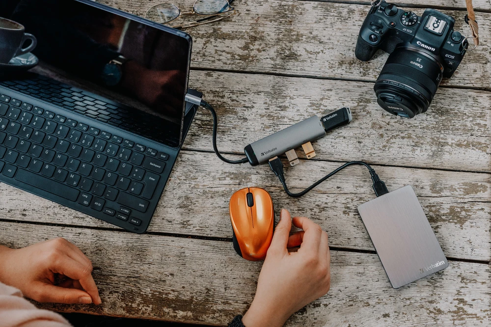 Verbatim Adapteris Hub USB-C - 4xUSB-A 3.2 pilkos spalvos 49147 aprašymas - Prekės nuotrauka