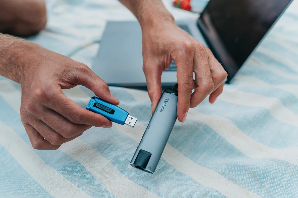 Verbatim 49141 sąsajos šakotuvas USB 3.2 Gen 1 (3.1 Gen 1) Type-C 1000 Mbit/ai Juoda, Sidabras aprašymas - Prekės nuotrauka Verbatim 49141 sąsajos šakotuvas USB 3.2 Gen 1 (3.1 Gen 1) Type-C 1000 Mbit/ai Juoda, Sidabras aprašymas - Prekės nuotrauka