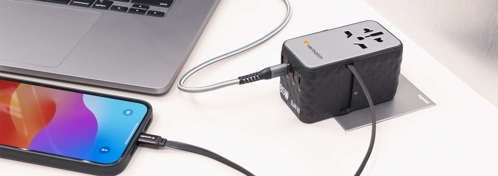 Verbatim Adapteris kelioninis EU/UK/US GaN USB-A/3xUSB-C PD 85W CNT-02 juodos spalvos 32127 aprašymas - Prekės nuotrauka Verbatim Adapteris kelioninis EU/UK/US GaN USB-A/3xUSB-C PD 85W CNT-02 juodos spalvos 32127 aprašymas - Prekės nuotrauka