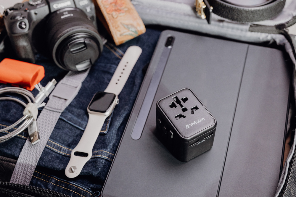 Verbatim kelioninis adapteris EU/UK/US 2xUSB-A UTA-01 juodos spalvos 49543 aprašymas - Prekės nuotrauka