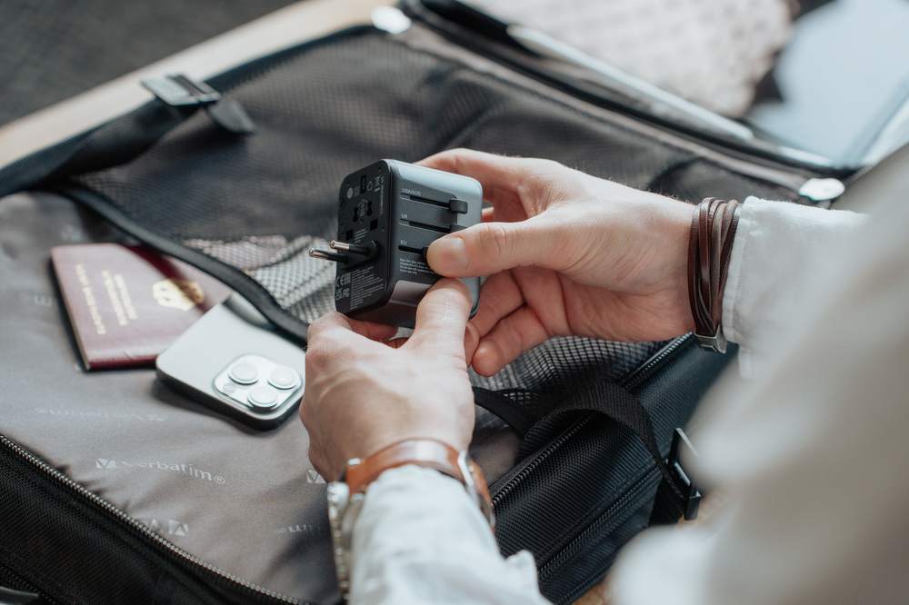 Verbatim kelioninis adapteris EU/UK/US 2xUSB-A/2xUSB-C PD 30W UTA-03 juodos spalvos 49545 aprašymas - Prekės nuotrauka