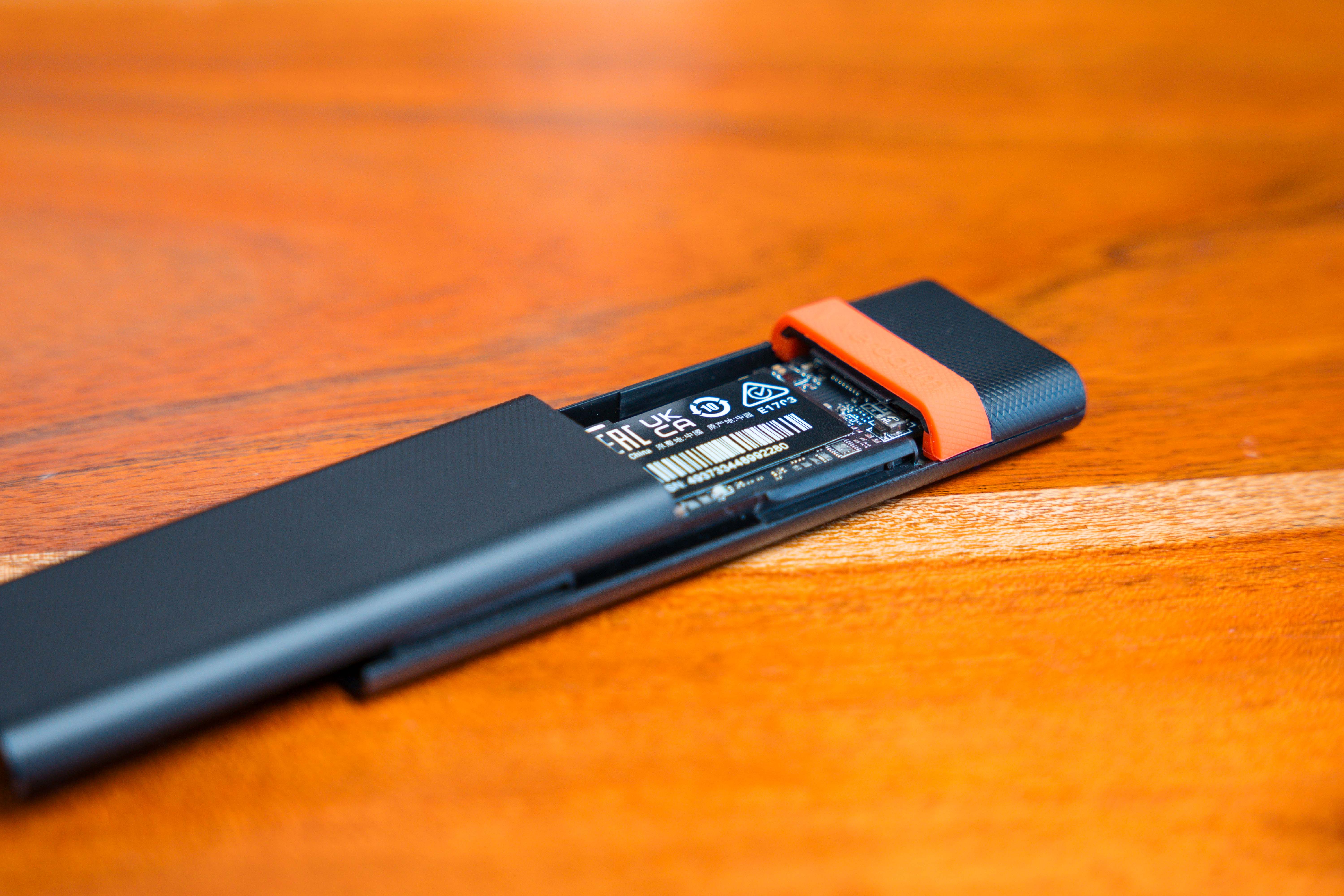 Verbatim M.2 NVMe USB 3.2 Gen 2 SSD išorinis korpusas su USB A/USB C kabeliu, juodas 32261 aprašymas - Prekės nuotrauka