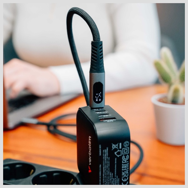 Verbatim Sync & Charge USB-C į USB-C laidas 100W su ekranu 120cm juodos spalvos 31848 aprašymas - Prekės nuotrauka