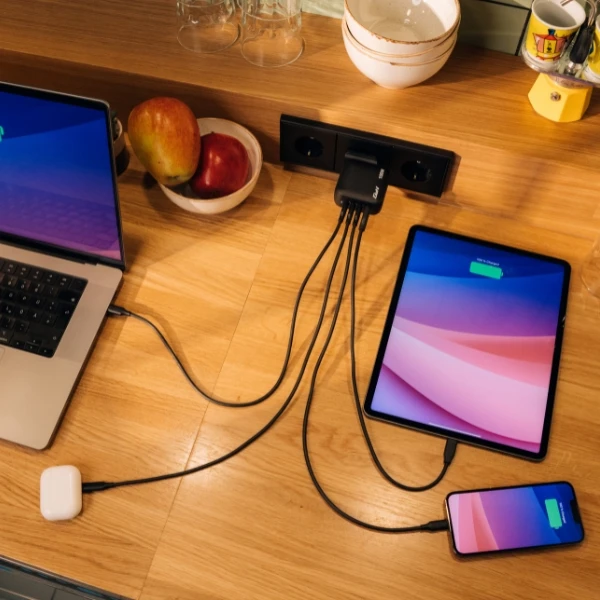 Wall Charger Verbatim Mini GaN 100W 3xUSB-C PD/1x USB-A QC juodas 32231 aprašymas - Prekės nuotrauka Wall Charger Verbatim Mini GaN 100W 3xUSB-C PD/1x USB-A QC juodas 32231 aprašymas - Prekės nuotrauka