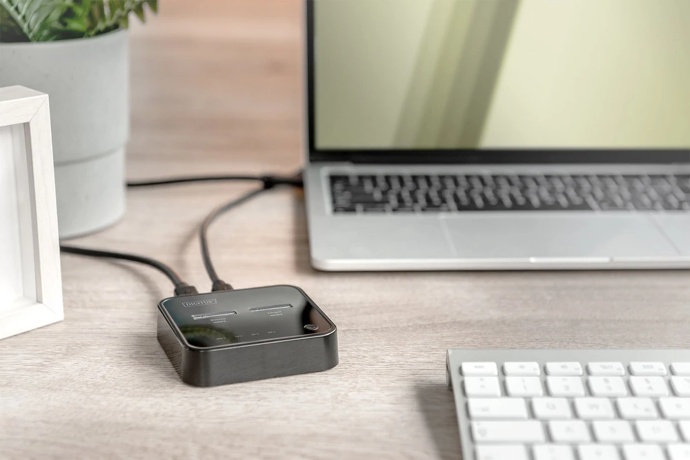 Digitus DA-71545 knyginių kompiuterių dokas / jungčių replikatorius Vielinis USB 3.2 Gen 2 (3.1 Gen 2) Type-C Juoda