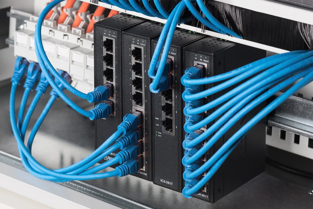 Digitus DN-19-DIN-3U komutacinės spintos priedas Stovo bėgelis