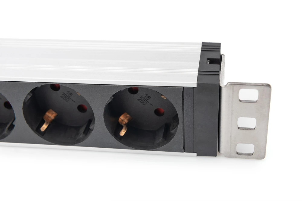 DIGITUS PDU 1HE 5x Schuko 16A Ausgnge 230V/16A juodas