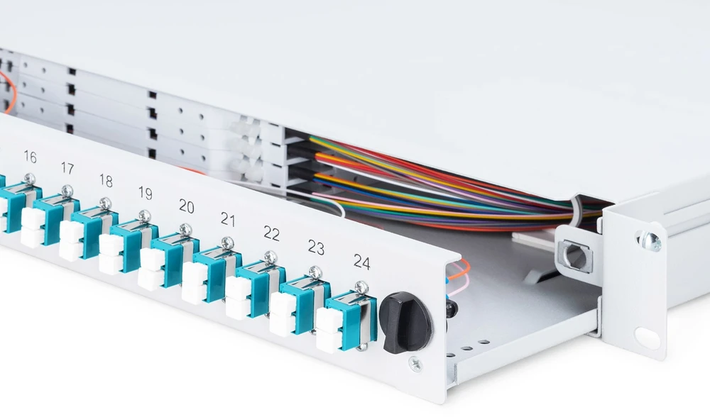 Assmann Electronic DIGITUS šviesolaidinis stumdomas sujungimo dėžė 1U Įrengtas 24x LC dupleksas, įskaitant. M 25 Screw Splice Cassette OM3 Color Pigtails Adapteris