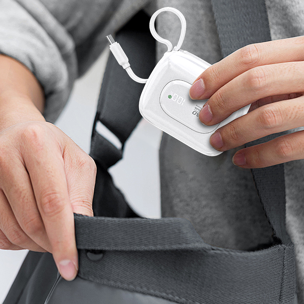 Dudao K32 22,5 W 10000 mAh išorinė baterija su integruotu USB-C / „Lightning“ laidu – baltos spalvos