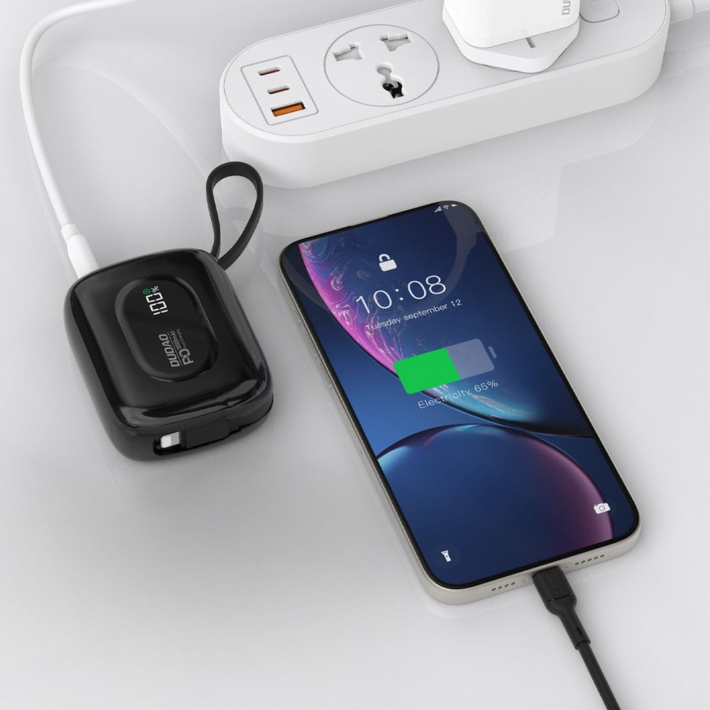 Dudao K32 išorinė baterija 22,5 W 10000 mAh su integruotu USB-C / „Lightning“ laidu – Juodas