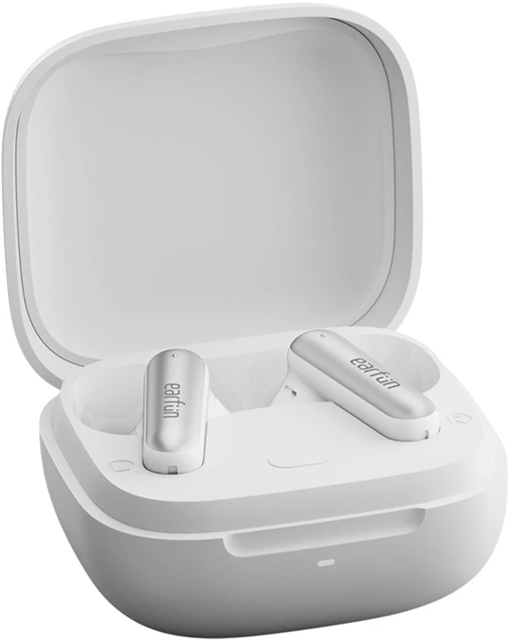 EarFun Air Pro 4i atidarytas įkrovimo dėklas