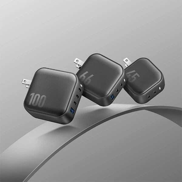ENERGEA Laidinis įkroviklis 2xUSB-C PD-PPS 45W 2C juodos spalvos US+EU Travelite GAN45