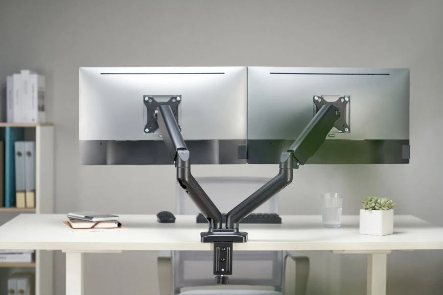 Equip 650121 monitoriaus laikiklis arba stovas 68,6 cm (27″) Stalas Juoda