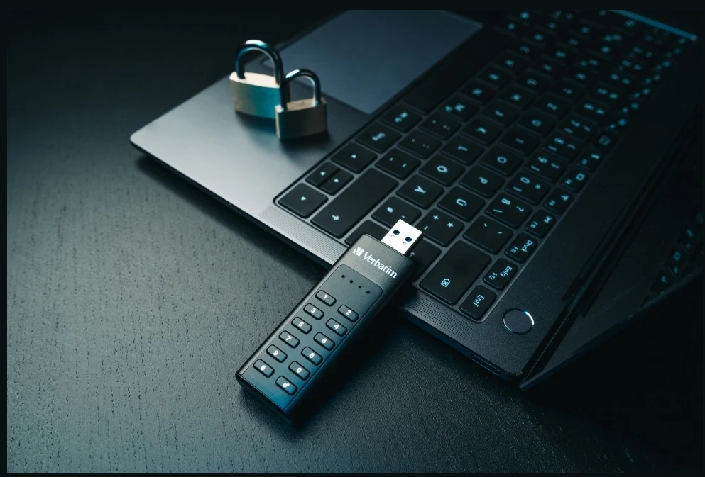 Išorinis diskas Verbatim klaviatūra Secure USB 3.2 Gen 1 32GB juodos spalvos 49427