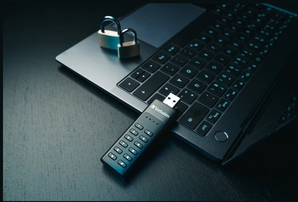 External drive Verbatim klaviatūra Secure USB-C 3.1 Gen 1 128GB juodos spalvos 49429