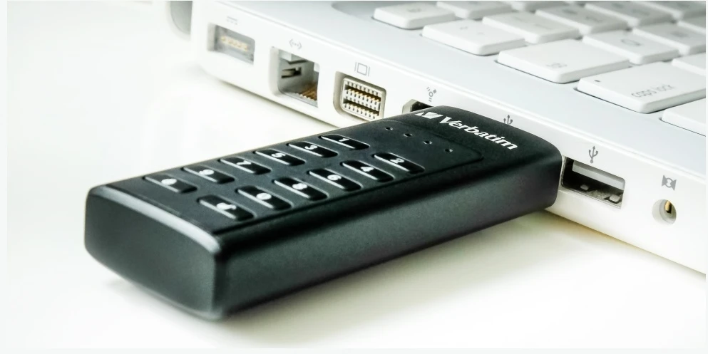 Išorinis diskas Verbatim klaviatūra Secure USB 3.2 Gen 1 32GB juodos spalvos 49427