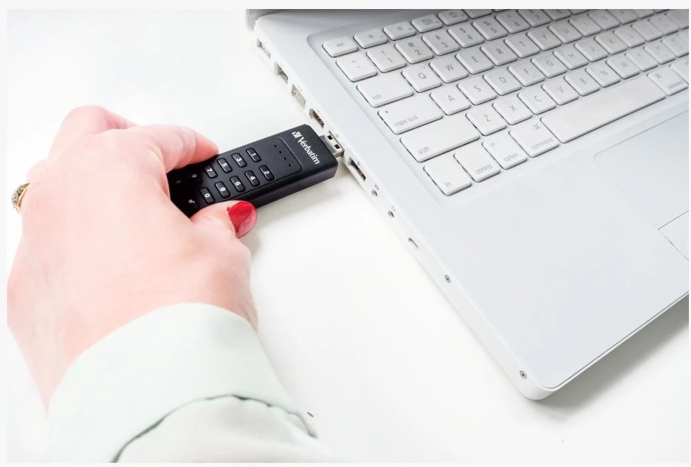 Išorinis diskas Verbatim klaviatūra Secure USB 3.2 Gen 1 32GB juodos spalvos 49427