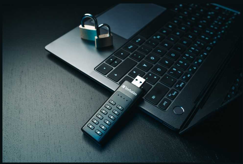 External drive Verbatim klaviatūra Secure USB 3.2 Gen 1 32GB juodos spalvos 49427