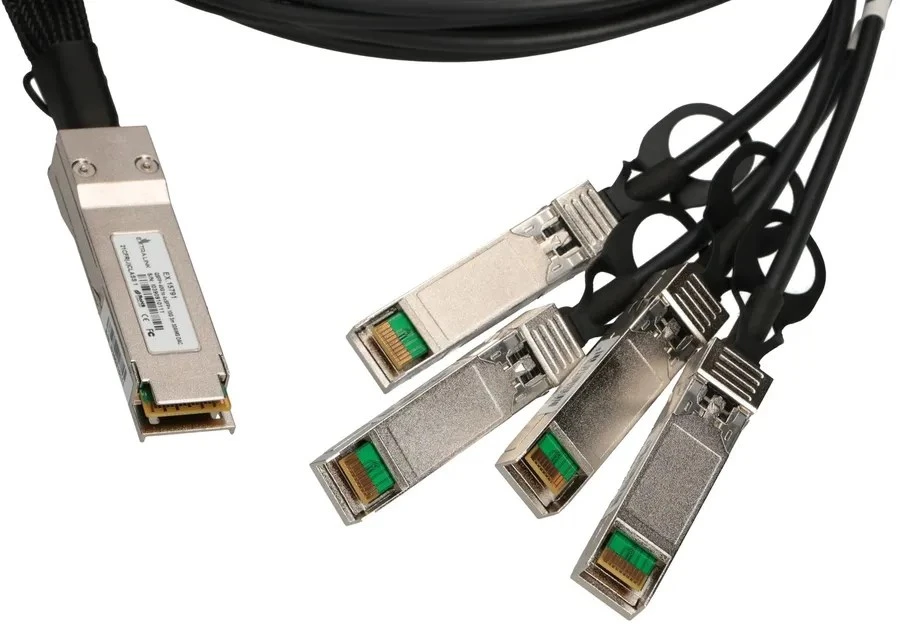 Šakotuvas Extralink QSFP+ DAC | QSFP+ kabelis | DAC, 40Gbps iki 4x 10Gbps 3m, 30AWG