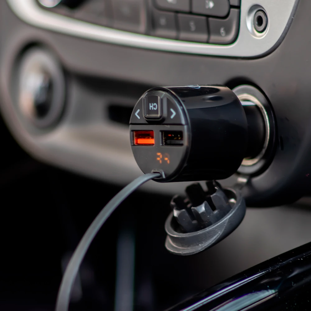 FM moduliatorius PNI Valentine V880 su mikrofonu, Bluetooth 5.0, MP3 grotuvas, FM siųstuvas, dviguba USB jungtis, greitasis įkrovimas mobiliesiems įrenginiams per QC3.0, suderinamas su Siri ir Google Assistant