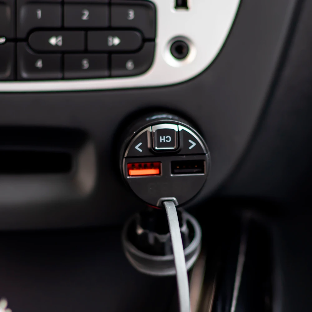 FM moduliatorius PNI Valentine V880 su mikrofonu, Bluetooth 5.0, MP3 grotuvas, FM siųstuvas, dviguba USB jungtis, greitasis įkrovimas mobiliesiems įrenginiams per QC3.0, suderinamas su Siri ir Google Assistant
